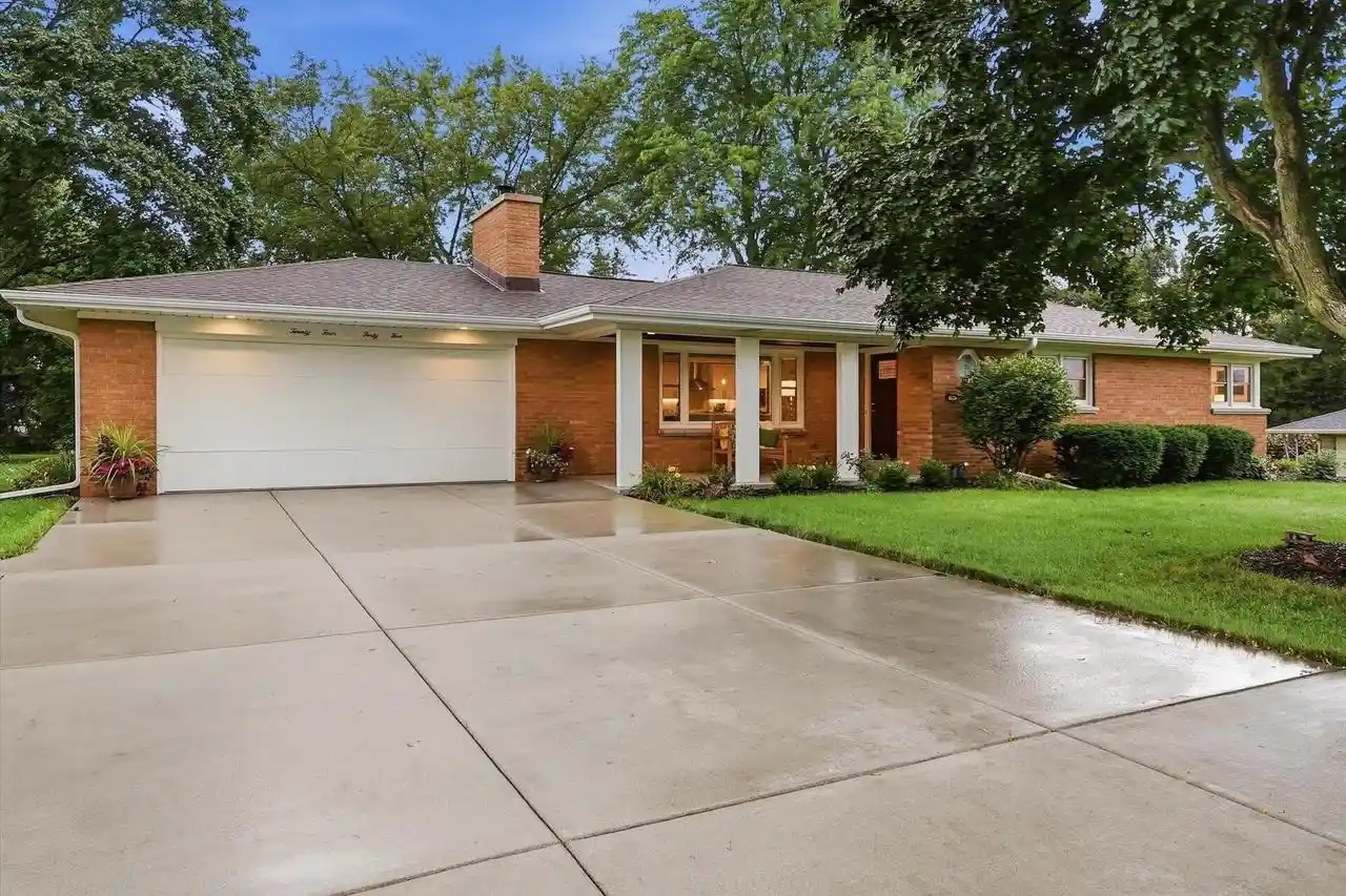 Photo 1 of Single family home for sale at 2445 Buena Vista Dr, Brookfield, WI 53045 | MLS# 1979672 | Listing updated on 2026-09-25