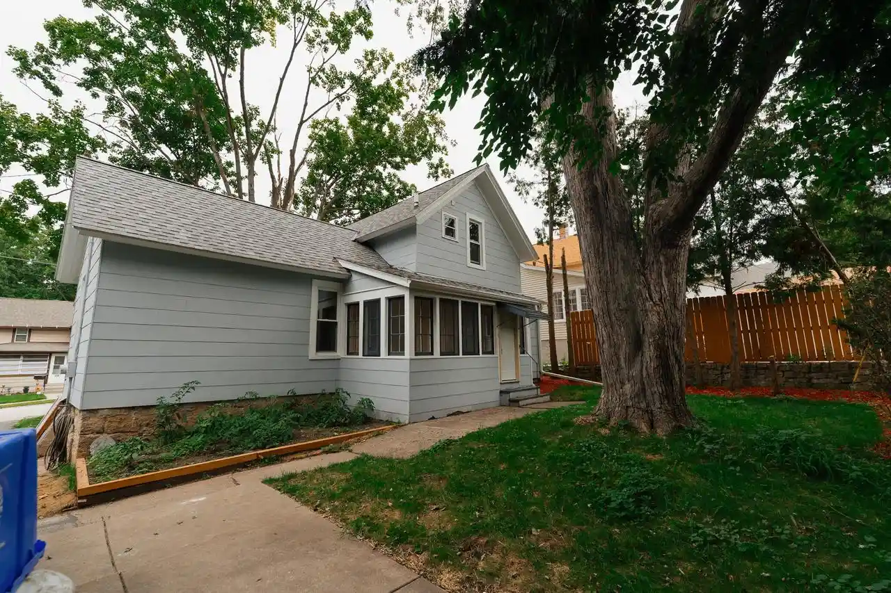 Photo 3 of Single family home for sale at 237 Waverly Pl, Waukesha, WI 53186 | MLS# 1979671 | Listing updated on 2026-09-21