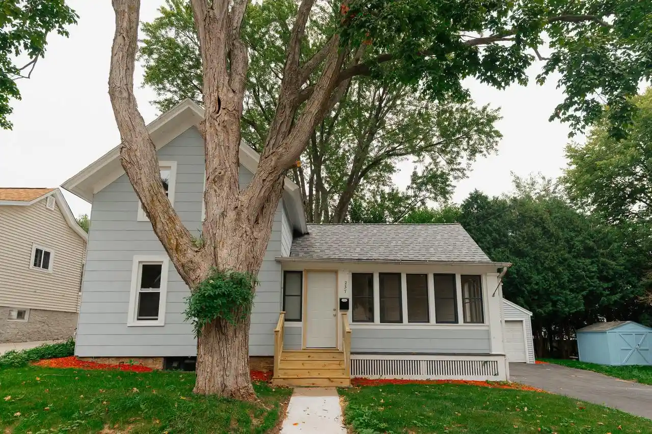 Photo 4 of Single family home for sale at 237 Waverly Pl, Waukesha, WI 53186 | MLS# 1979671 | Listing updated on 2026-09-21