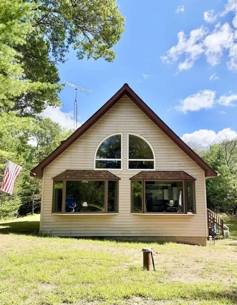 Photo 1 of Single family home for sale at N10280 Deer Lake Rd, Crivitz, WI 54114 | MLS# 50332233 | Listing updated on 2026-09-11