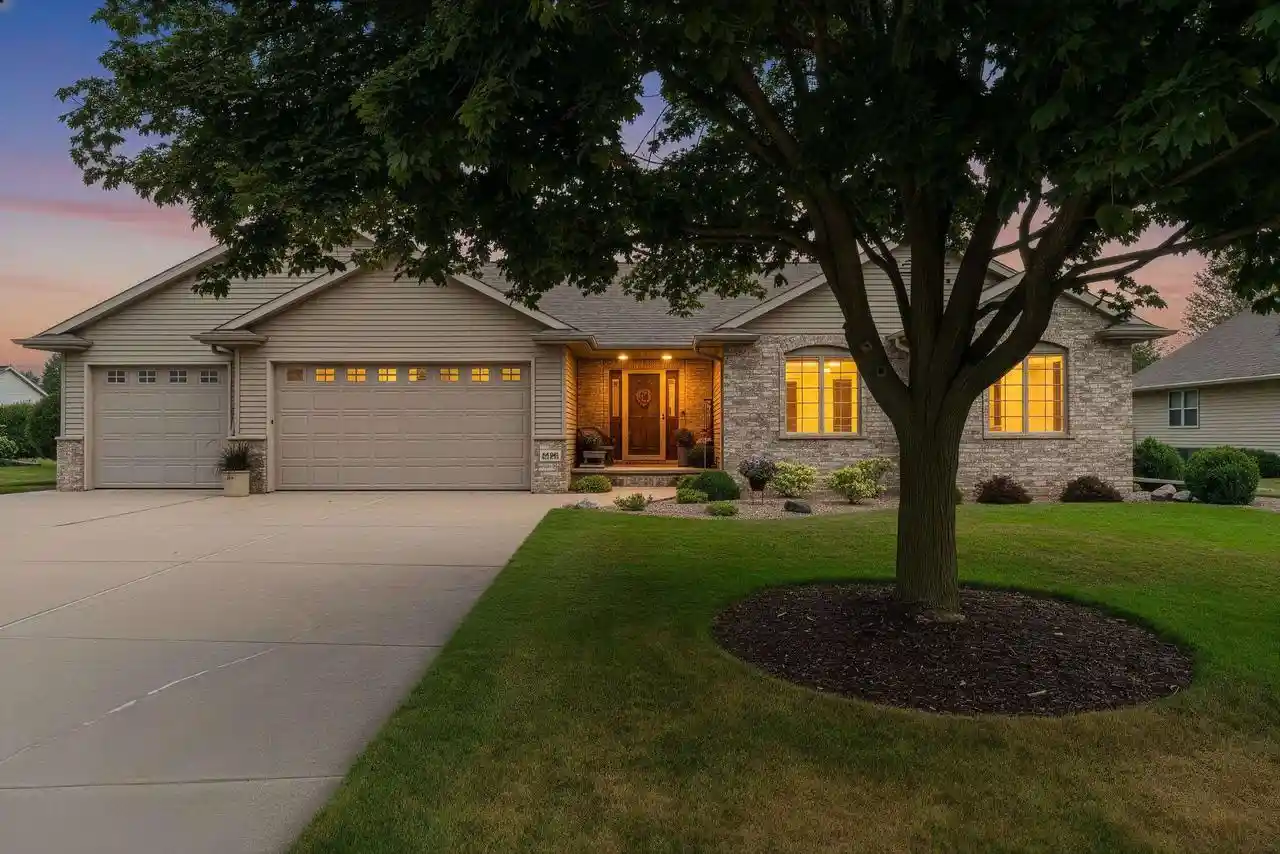 Photo 1 of Single family home for sale at 1038 Hoks Ridge Ln, De Pere, WI 54115 | MLS# 50332319 | Listing updated on 2026-09-11