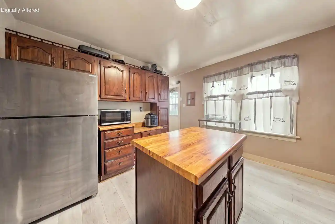 Photo 4 of Single family home for sale at 2002 Wollmer St, Manitowoc, WI 54220 | MLS# 1979724 | Listing updated on 2026-10-09