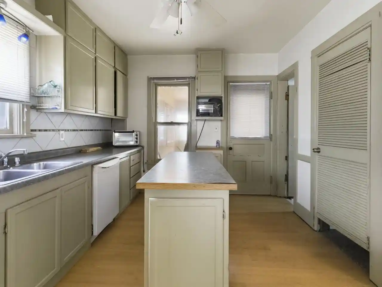 Photo 3 of Single family home for sale at 1813 N Wisconsin St, Racine, WI 53402 | MLS# 1979719 | Listing updated on 2026-09-23