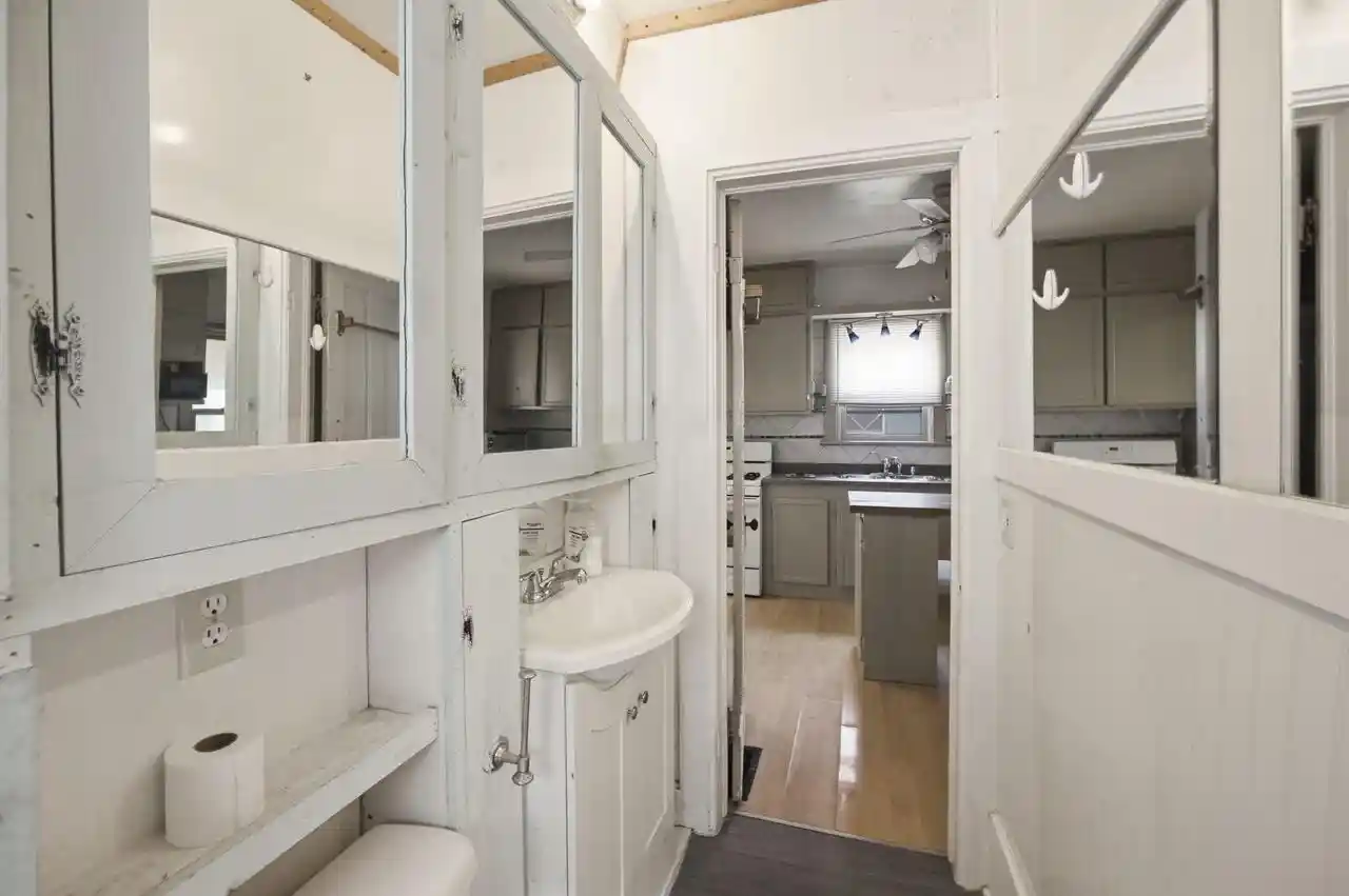 Photo 4 of Single family home for sale at 1813 N Wisconsin St, Racine, WI 53402 | MLS# 1979719 | Listing updated on 2026-09-23