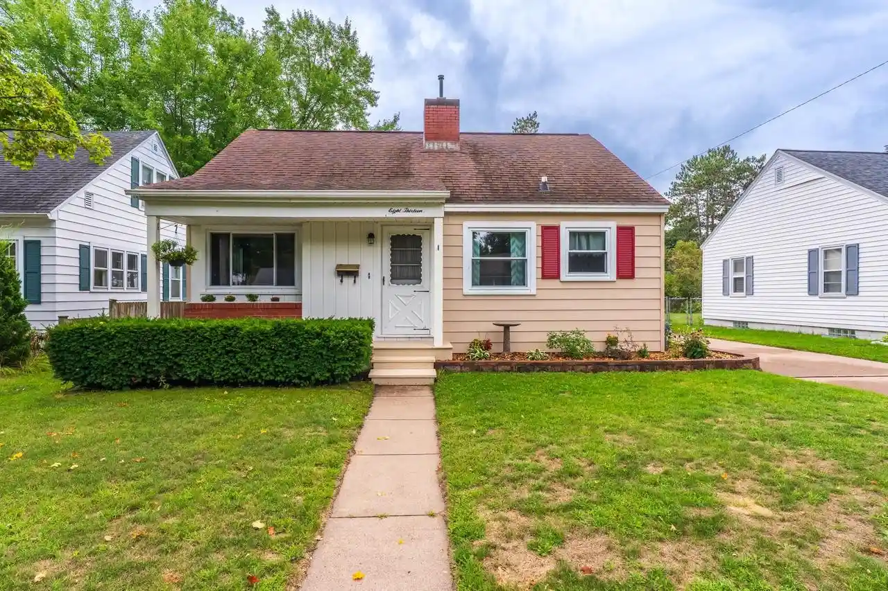Photo 1 of Single family home for sale at 813 Ross Ave, Wausau, WI 54403 | MLS# 22604440 | Listing updated on 2026-09-11
