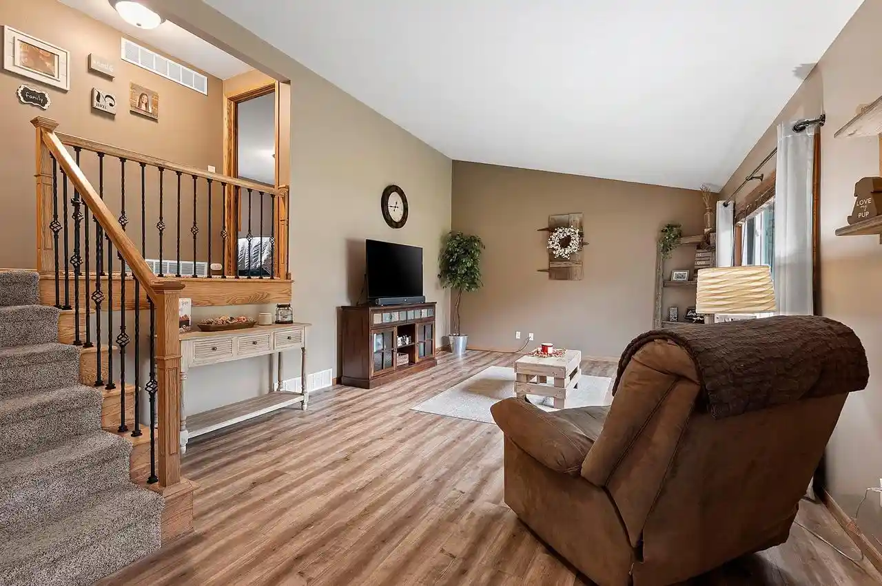 Photo 3 of Single family home for sale at 1854 Fairview St, Oshkosh, WI 54901 | MLS# 50332334 | Listing updated on 2026-09-10