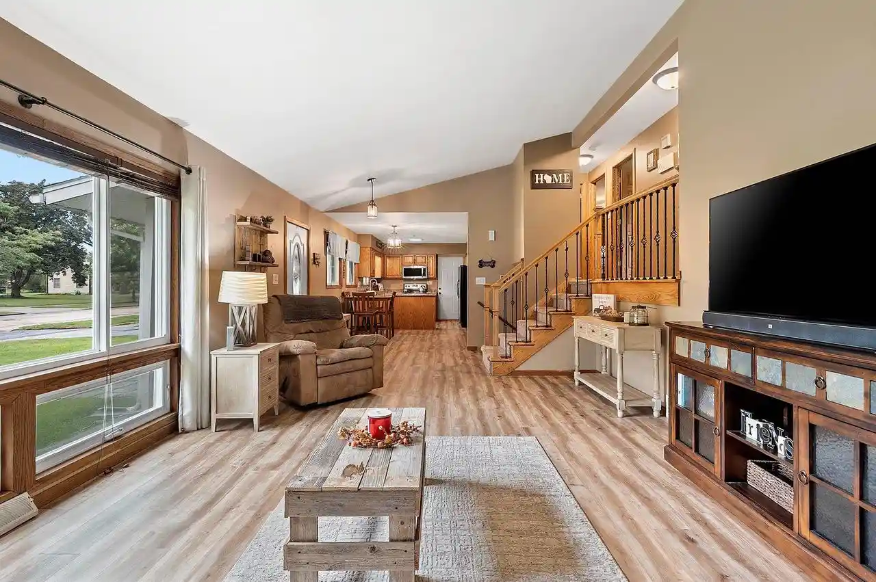 Photo 3 of Single family home for sale at 1854 Fairview St, Oshkosh, WI 54901 | MLS# 50332334 | Listing updated on 2026-09-10