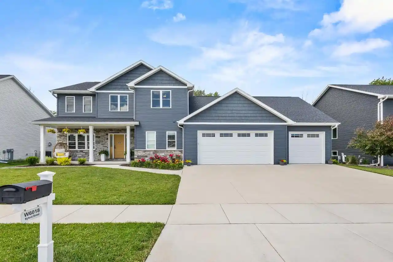 Photo 1 of Single family home for sale at W6018 Ryford St, Menasha, WI 54952 | MLS# 50332332 | Listing updated on 2026-09-22