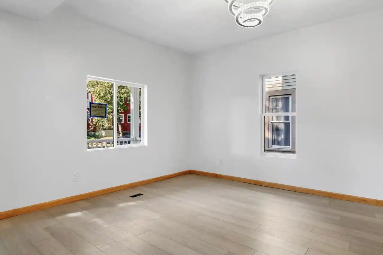 Photo 3 of Single family home for sale at 909 Vine St, La Crosse, WI 54601 | MLS# 1979771 | Listing updated on 2026-09-09