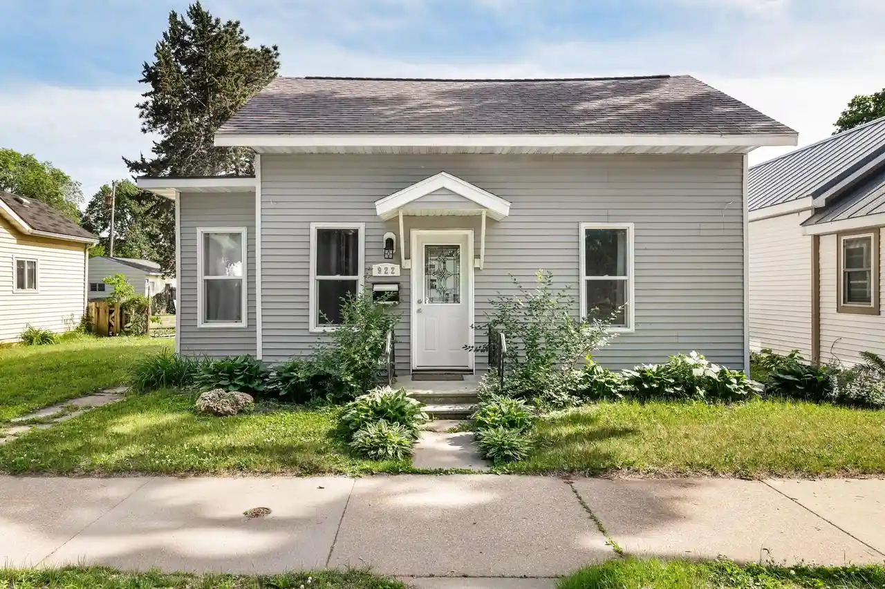 Photo 1 of Single family home for sale at 922 Johnson St, La Crosse, WI 54601 | MLS# 1979775 | Listing updated on 2026-09-09