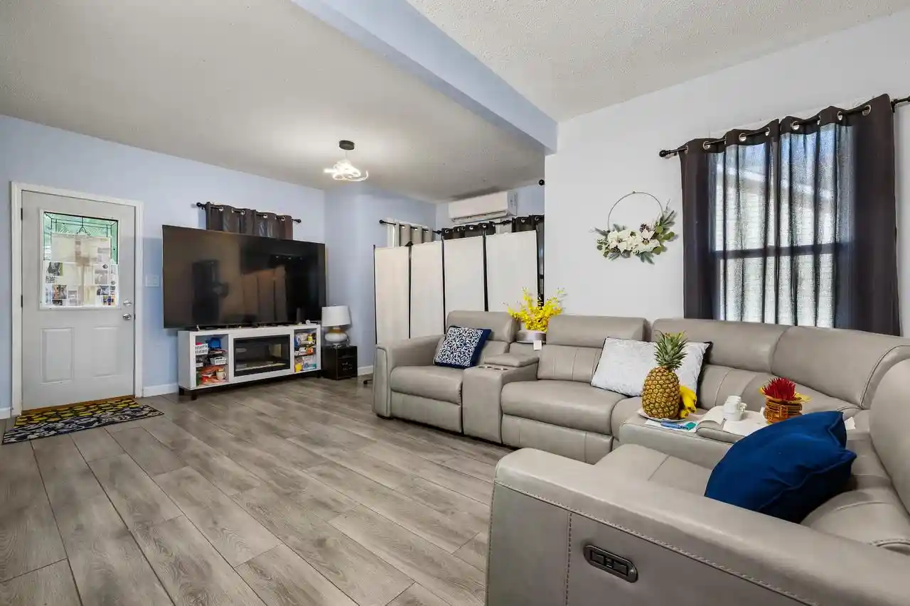 Photo 4 of Single family home for sale at 922 Johnson St, La Crosse, WI 54601 | MLS# 1979775 | Listing updated on 2026-09-09