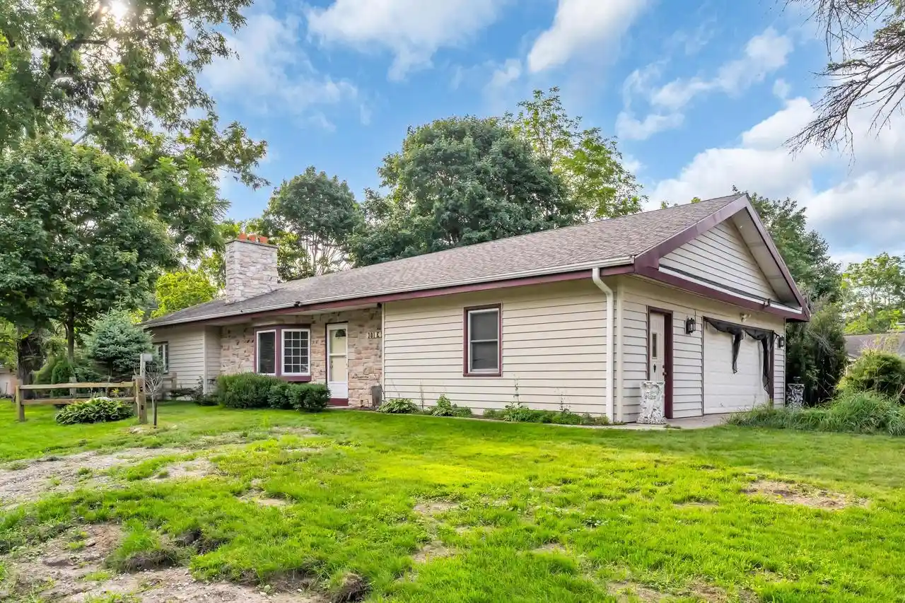 Photo 1 of Single family home for sale at 301 E 4 Mile Rd, Racine, WI 53402 | MLS# 1979777 | Listing updated on 2026-09-18