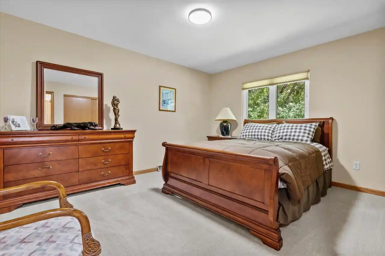 Listing Photo 1 - Condo for sale in building located at W196n11442 Shadow Wood Dr, Germantown, WI 53022 - Unit #2