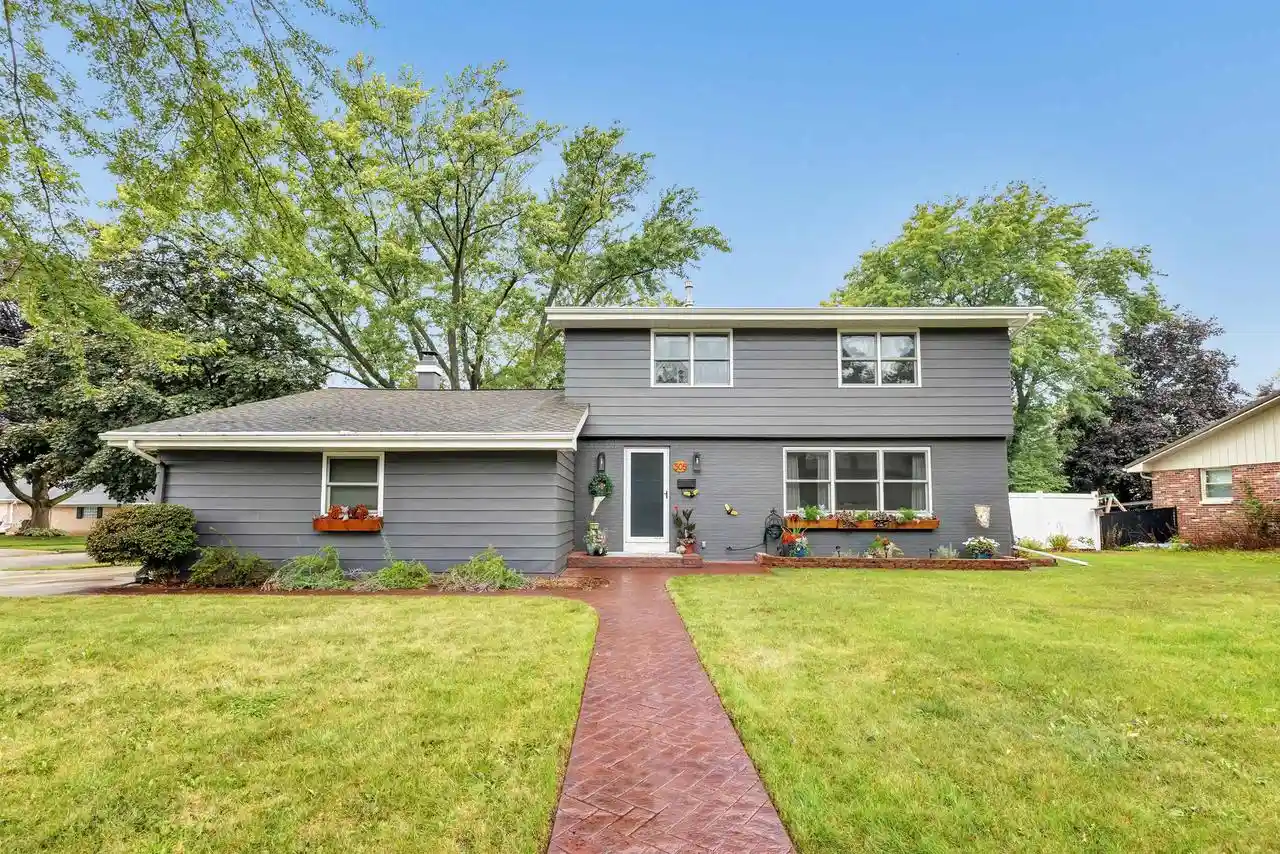 Photo 1 of Single family home for sale at 505 Waubaunuqua Trl, De Pere, WI 54115 | MLS# 50332347 | Listing updated on 2026-09-21