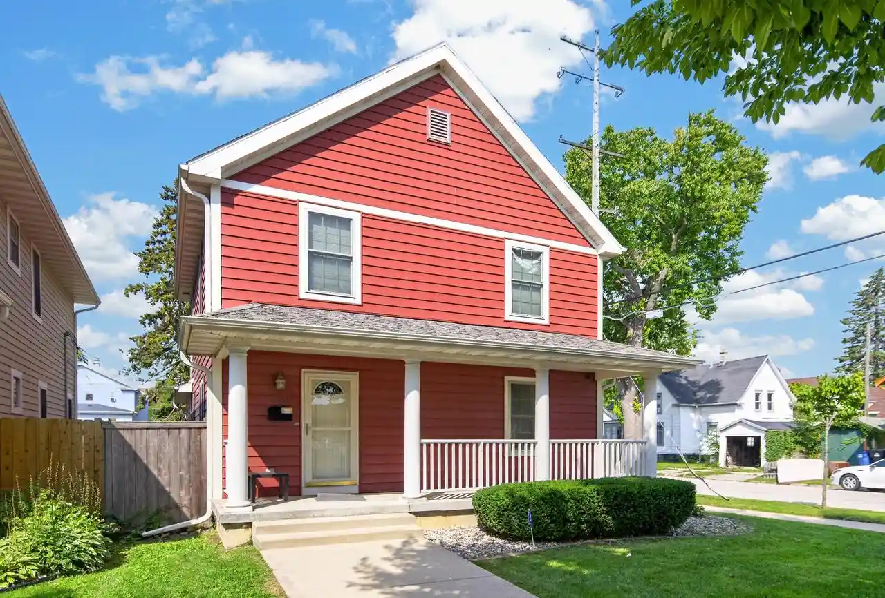 Photo 1 of Single family home for sale at 1302 Franklin St, Racine, WI 53403 | MLS# 1979791 | Listing updated on 2026-09-09