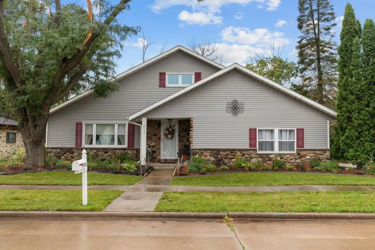 Photo 1 of Single family home for sale at 2115 N Birchwood Ave, Appleton, WI 54914 | MLS# 50332361 | Listing updated on 2026-09-11