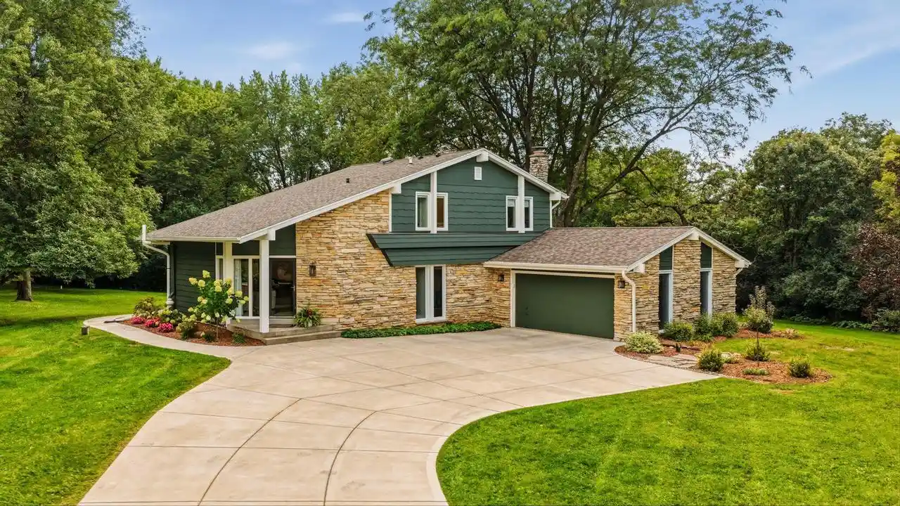 Single family home for sale at N9w31083 Concord Ct, Delafield, WI 53018 | MLS# 1979803