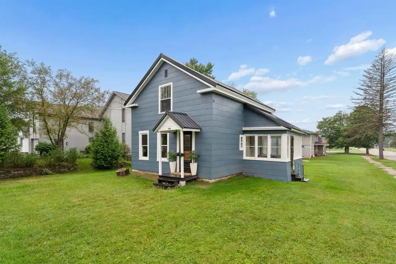 Single family home for sale at 803 Oshkosh St, New London, WI 54961 | MLS# 50332359