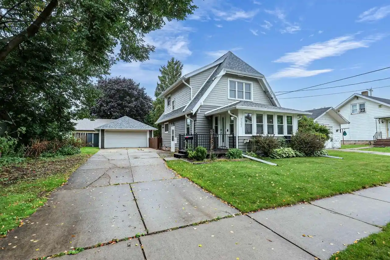 Photo 1 of Single family home for sale at 727 N Bennett St, Appleton, WI 54914 | MLS# 50332368 | Listing updated on 2026-09-23