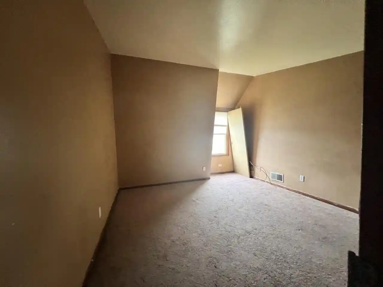 Listing Photo 5 - Condo for sale in building located at 8911 N Swan Rd, Milwaukee, WI 53224 - Unit #E