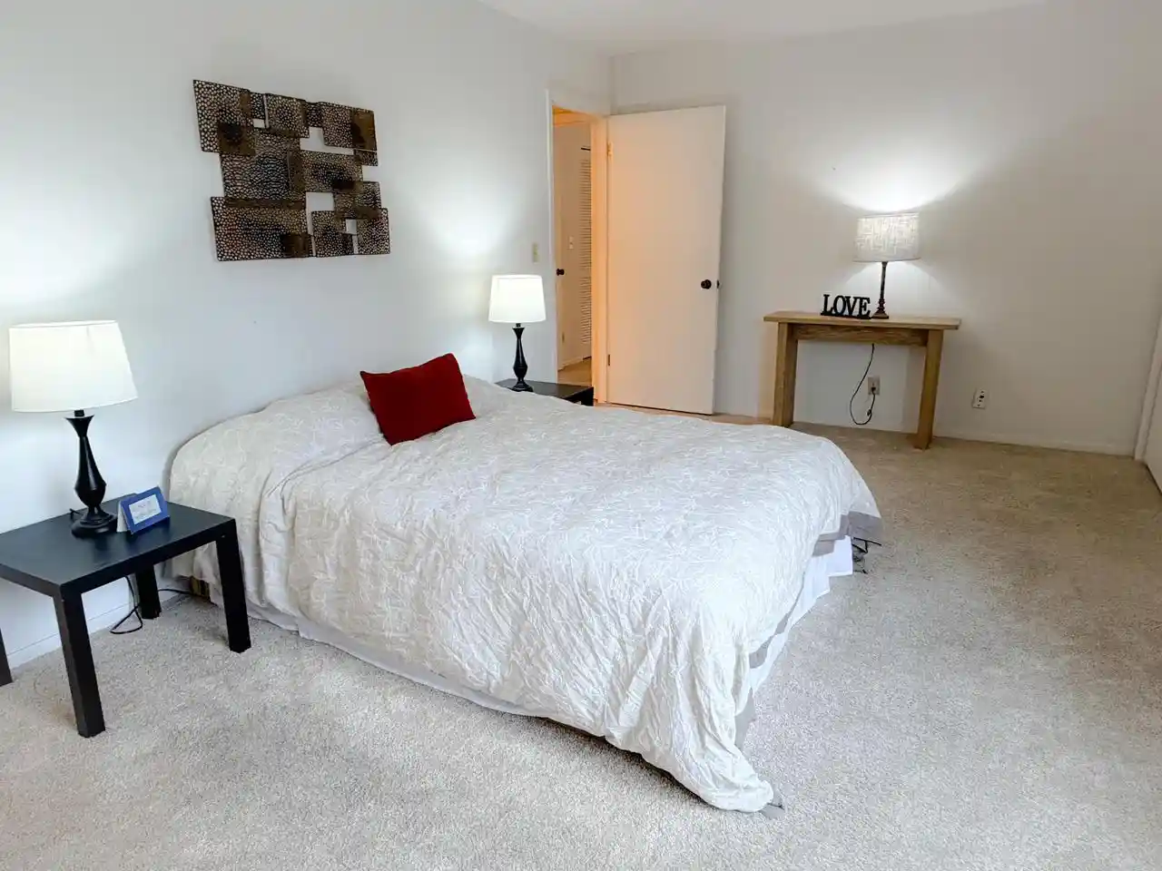 Photo 3 of Condo for sale at 2101 W Good Hope Rd #102, Glendale, WI 53209 | MLS# 1979816 | Listing updated on 2026-09-09