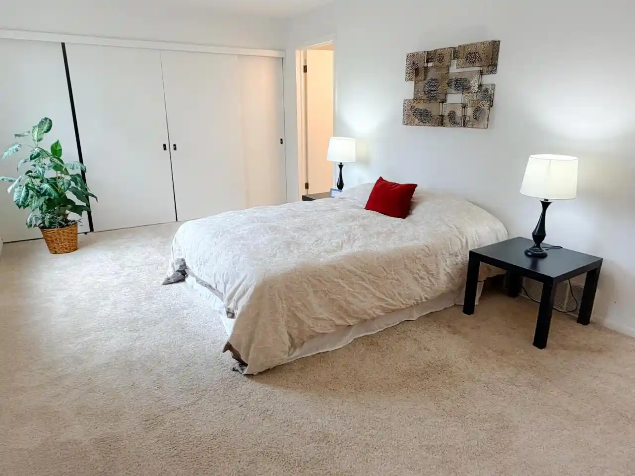Listing Photo 4 - Condo for sale in building located at 2101 W Good Hope Rd, Glendale, WI 53209 - Unit #102