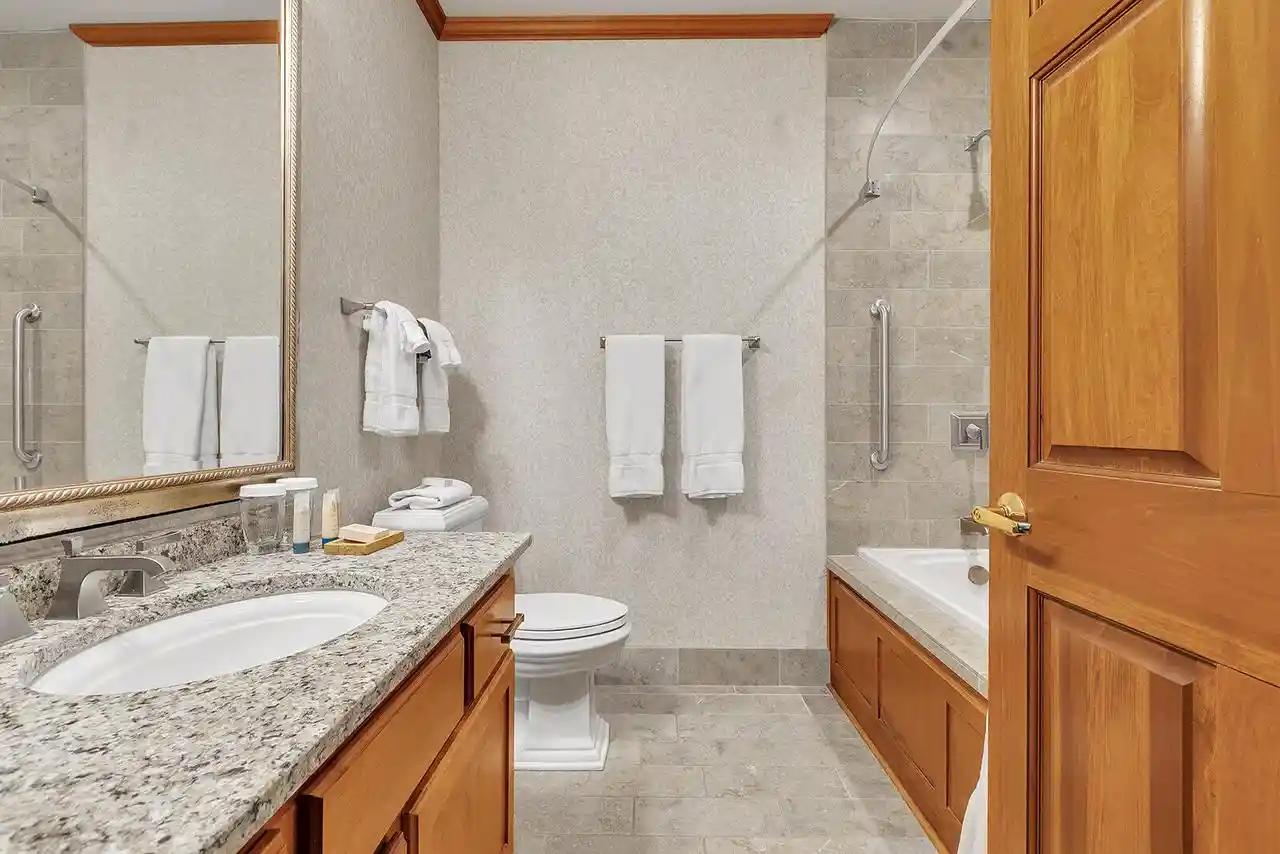 Listing Photo 5 - Condo for sale in building located at 101 Osthoff Ave, Elkhart Lake, WI 53020 - Unit #287