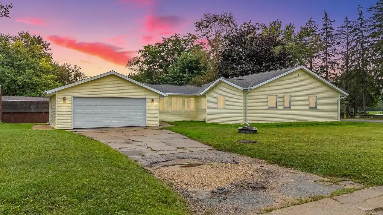 Photo 1 of Single family home for sale at 1004 Werner Allen Rd, New London, WI 54961 | MLS# 50332372 | Listing updated on 2026-09-14