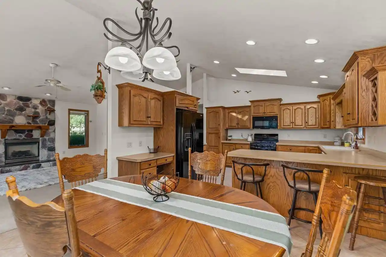 Photo 3 of Single family home for sale at 8443 Oconnells Resort Rd, Winneconne, WI 54986 | MLS# 50332348 | Listing updated on 2026-09-20