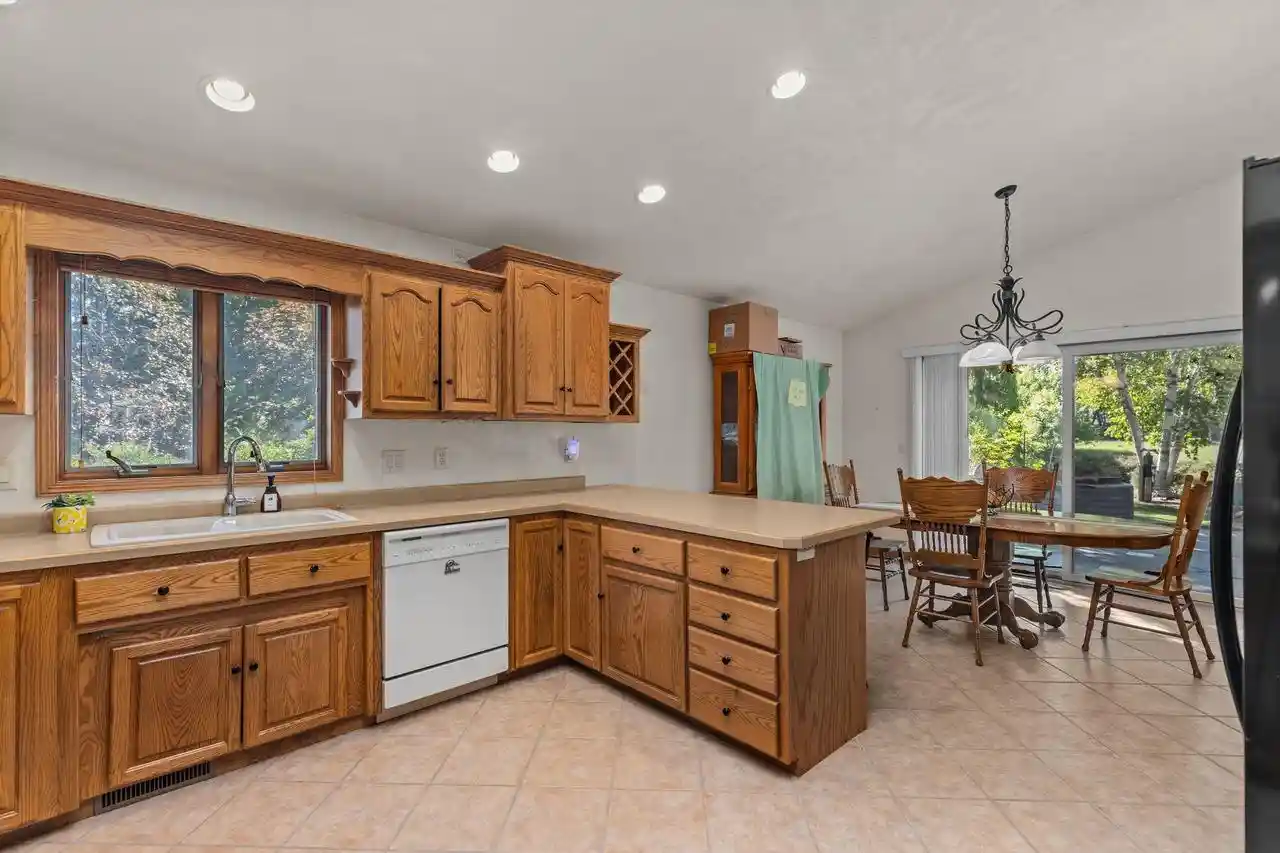 Photo 4 of Single family home for sale at 8443 Oconnells Resort Rd, Winneconne, WI 54986 | MLS# 50332348 | Listing updated on 2026-09-20