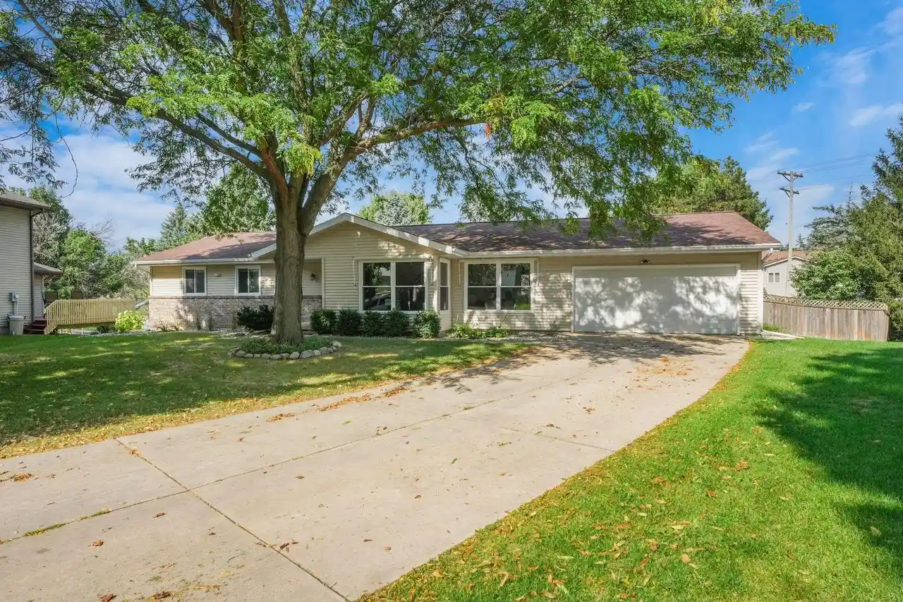 Photo 1 of Single family home for sale at 6 Lynbrook Cir, Madison, WI 53719 | MLS# 2032301 | Listing updated on 2026-09-16