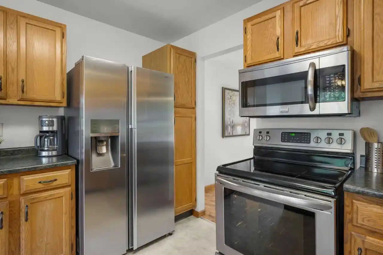 Photo 2 of Single family home for sale at 6 Lynbrook Cir, Madison, WI 53719 | MLS# 2032301 | Listing updated on 2026-09-16