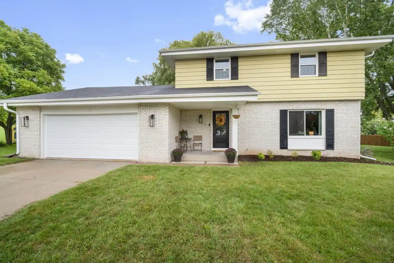 Photo 1 of Single family home for sale at 1324 W Portview Dr, Port Washington, WI 53074 | MLS# 1979826 | Listing updated on 2026-09-15