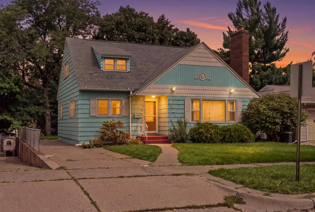 Photo 1 of Single family home for sale at 2525 Main St, La Crosse, WI 54601 | MLS# 1979827 | Listing updated on 2026-09-09