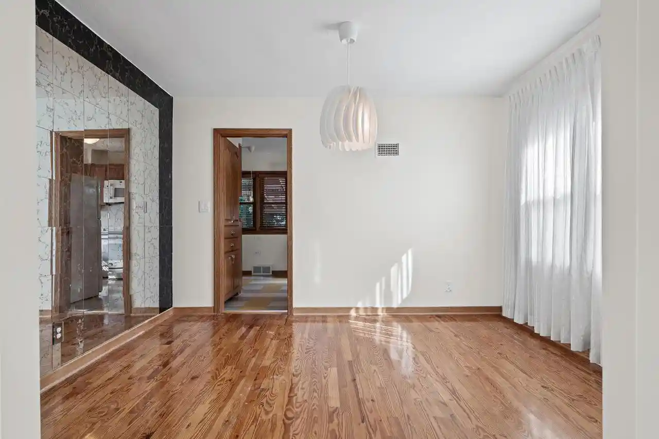 Photo 4 of Single family home for sale at 2525 Main St, La Crosse, WI 54601 | MLS# 1979827 | Listing updated on 2026-09-09