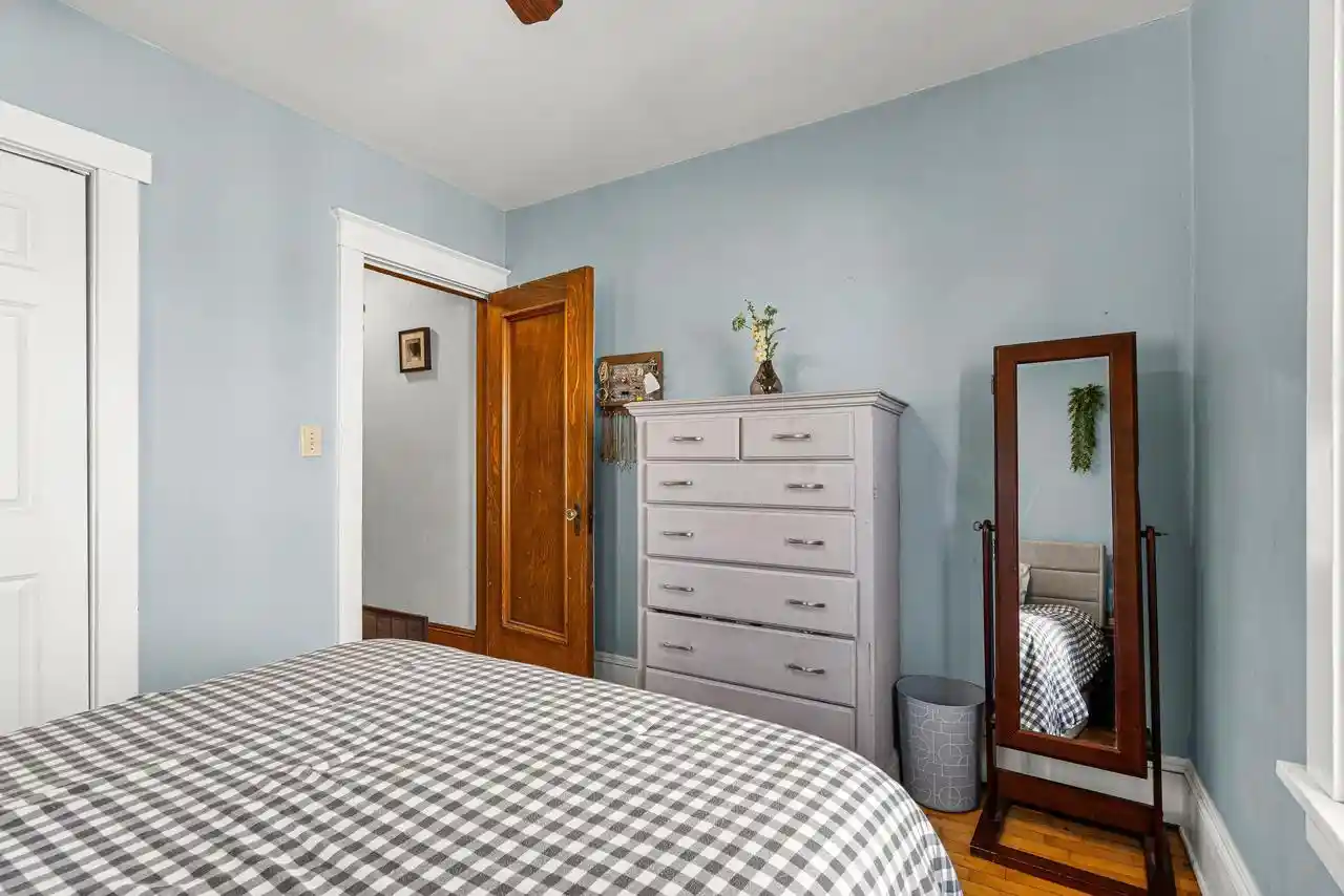 Photo 4 of Single family home for sale at 328 Oak St, Menasha, WI 54952 | MLS# 50332386 | Listing updated on 2026-09-15