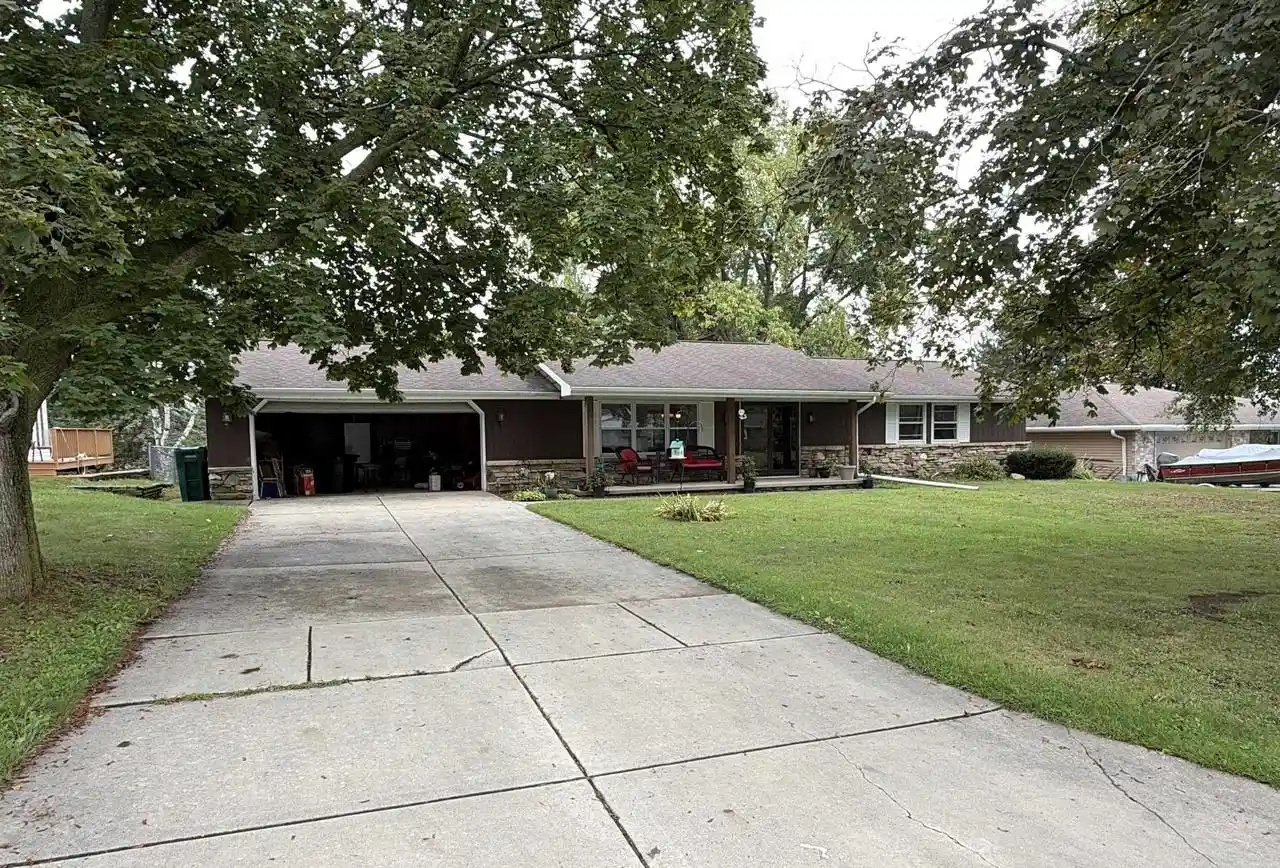 Photo 1 of Single family home for sale at 822 Moon Dr, Green Bay, WI 54313 | MLS# 50332385 | Listing updated on 2026-09-23