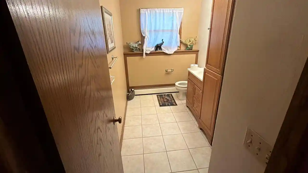 Photo 2 of Single family home for sale at 822 Moon Dr, Green Bay, WI 54313 | MLS# 50332385 | Listing updated on 2026-09-23