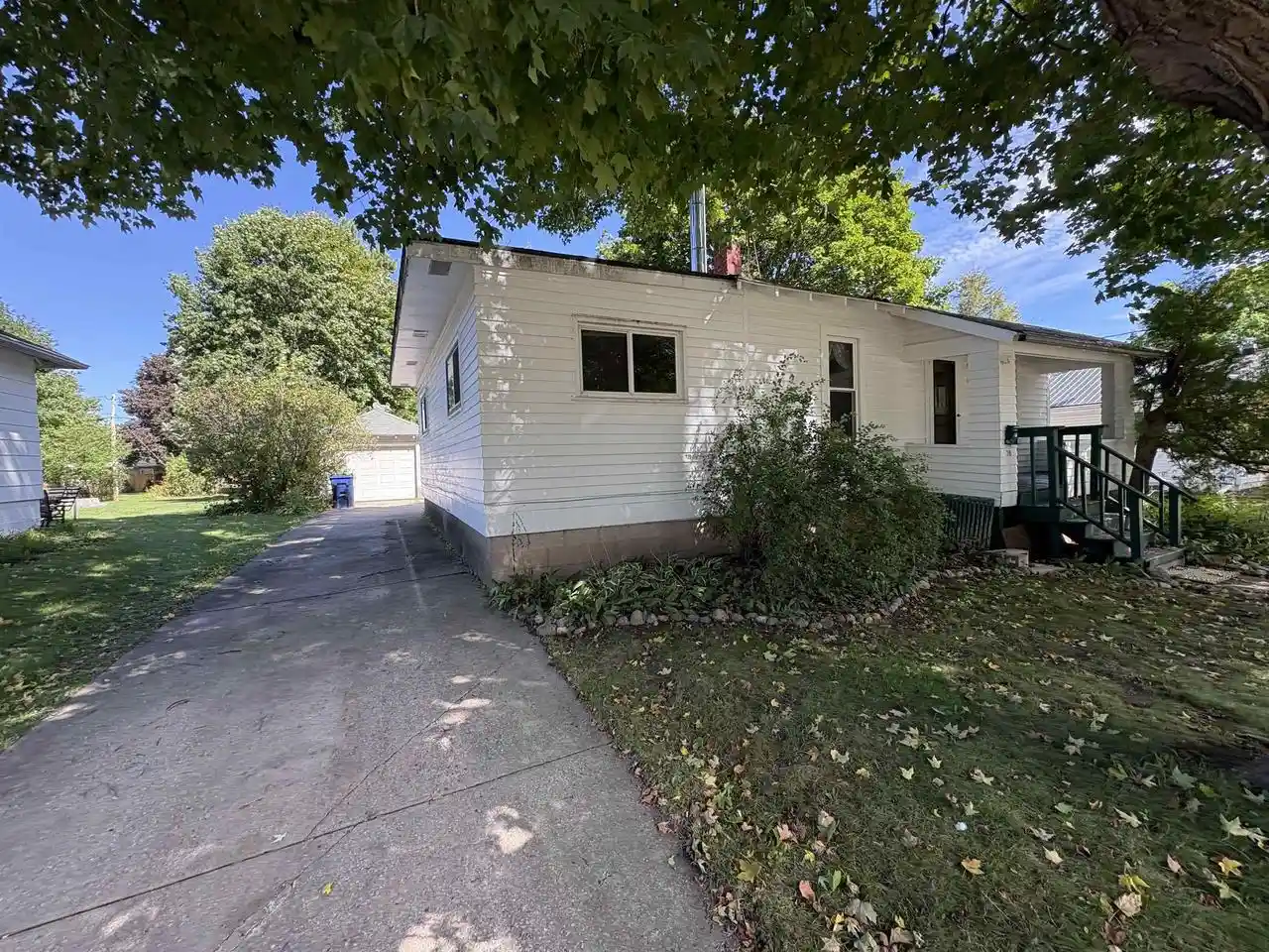 Photo 1 of Single family home for sale at 38 18th Street, Clintonville, WI 54929 | MLS# 50332391 | Listing updated on 2026-09-22