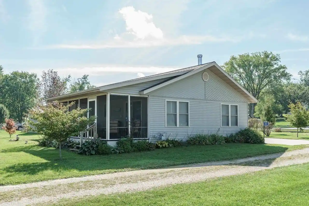 Photo 1 of Single family home for sale at 262 E Front St, Marquette, WI 53947 | MLS# 2032305 | Listing updated on 2026-10-08