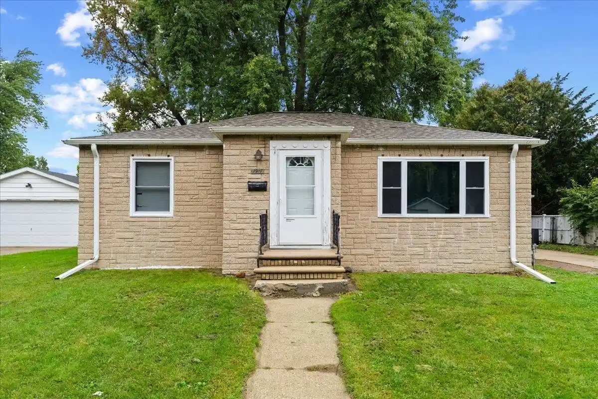 Photo 1 of Single family home for sale at 1917 Farlin Ave, Green Bay, WI 54302 | MLS# 50332365 | Listing updated on 2026-09-18