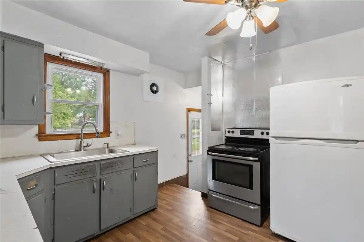 Photo 2 of Single family home for sale at 1917 Farlin Ave, Green Bay, WI 54302 | MLS# 50332365 | Listing updated on 2026-09-18