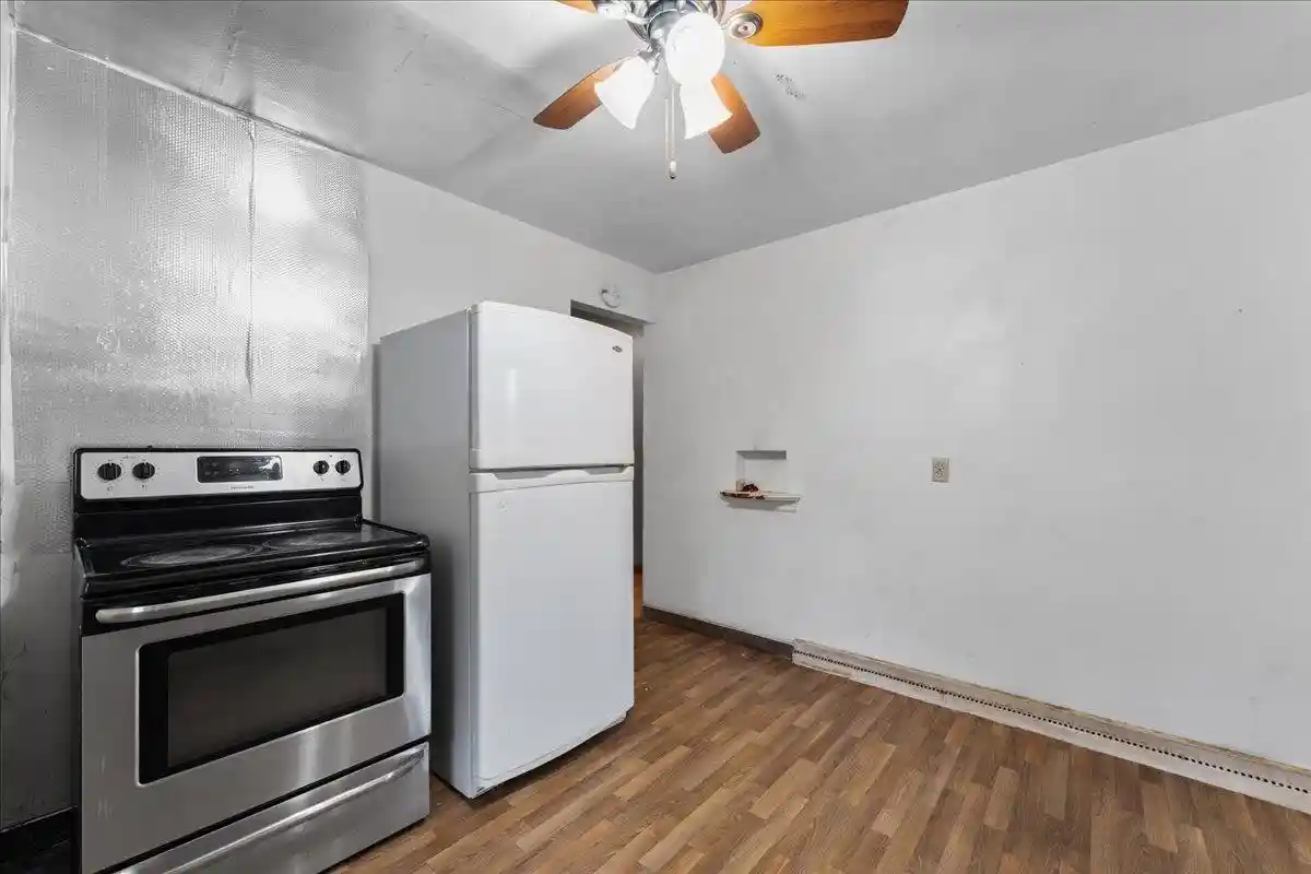 Photo 3 of Single family home for sale at 1917 Farlin Ave, Green Bay, WI 54302 | MLS# 50332365 | Listing updated on 2026-09-18