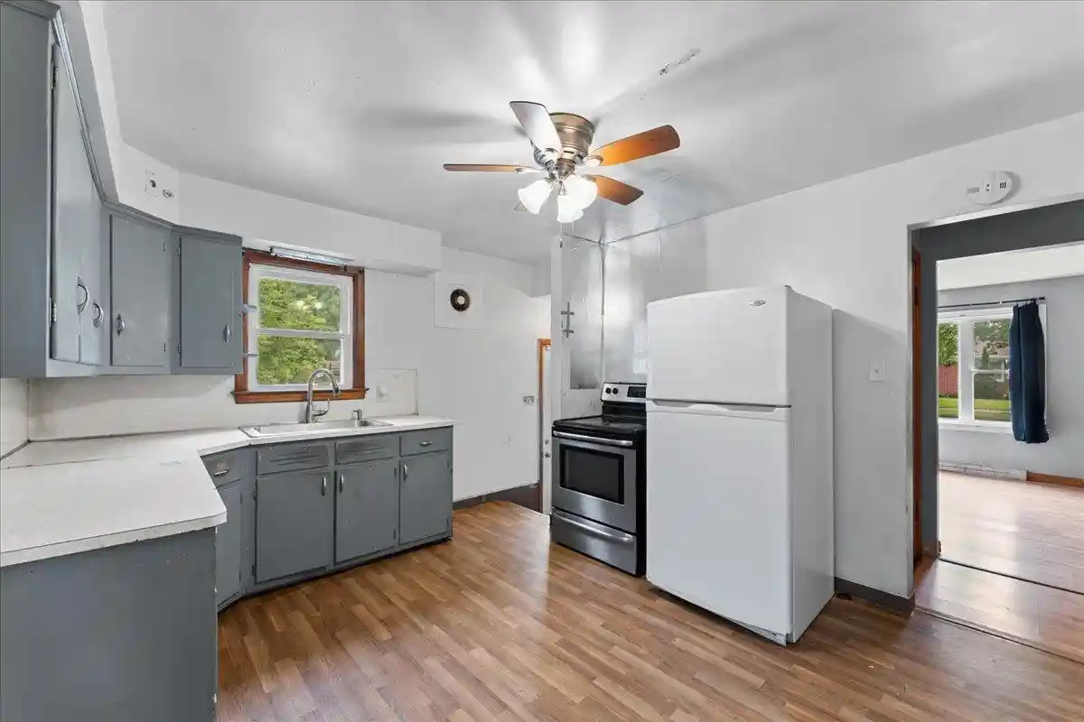Photo 3 of Single family home for sale at 1917 Farlin Ave, Green Bay, WI 54302 | MLS# 50332365 | Listing updated on 2026-09-18