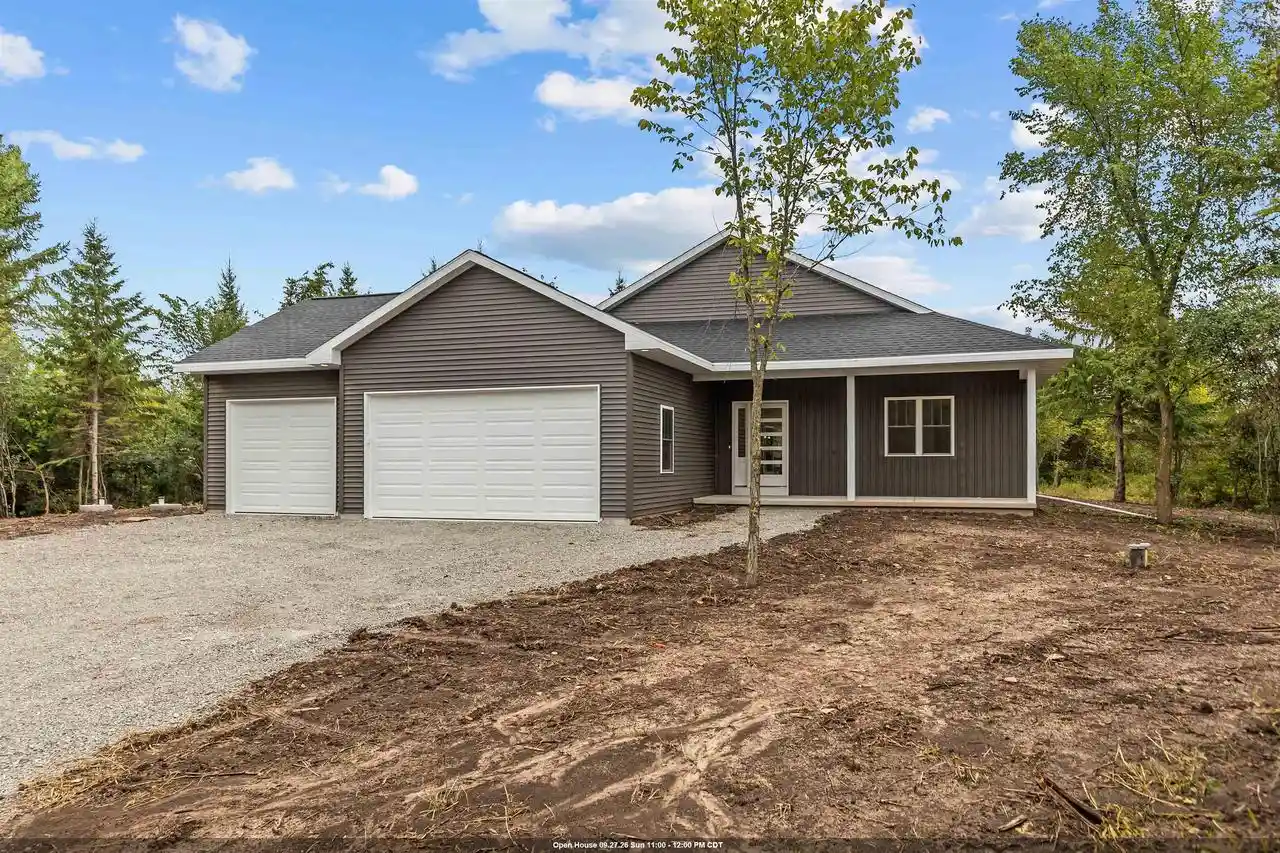 Photo 1 of Single family home for sale at 2858 Nekimi Ave, Oshkosh, WI 54902 | MLS# 50332390 | Listing updated on 2026-09-23