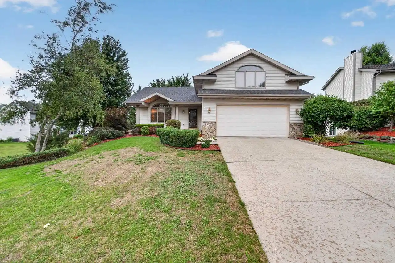 Photo 1 of Single family home for sale at 5904 Red Oak Trl, Mcfarland, WI 53558 | MLS# 2032310 | Listing updated on 2026-09-09