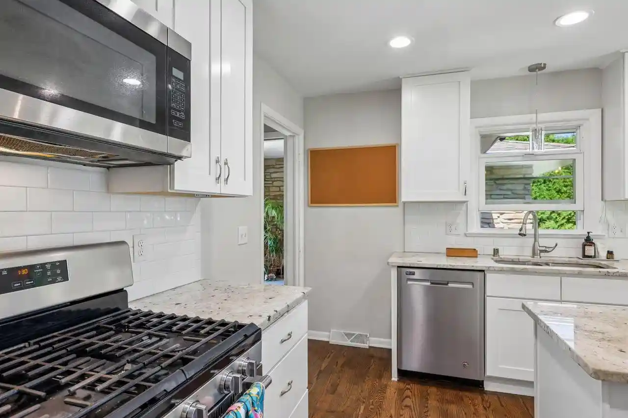Photo 4 of Single family home for sale at 10043 N Greenview Dr, Mequon, WI 53092 | MLS# 1979846 | Listing updated on 2026-09-18
