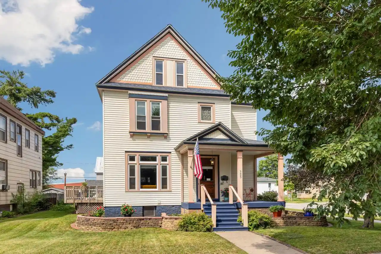 Photo 1 of Single family home for sale at 702 5th Avenue S, La Crosse, WI 54601 | MLS# 1979844 | Listing updated on 2026-09-15