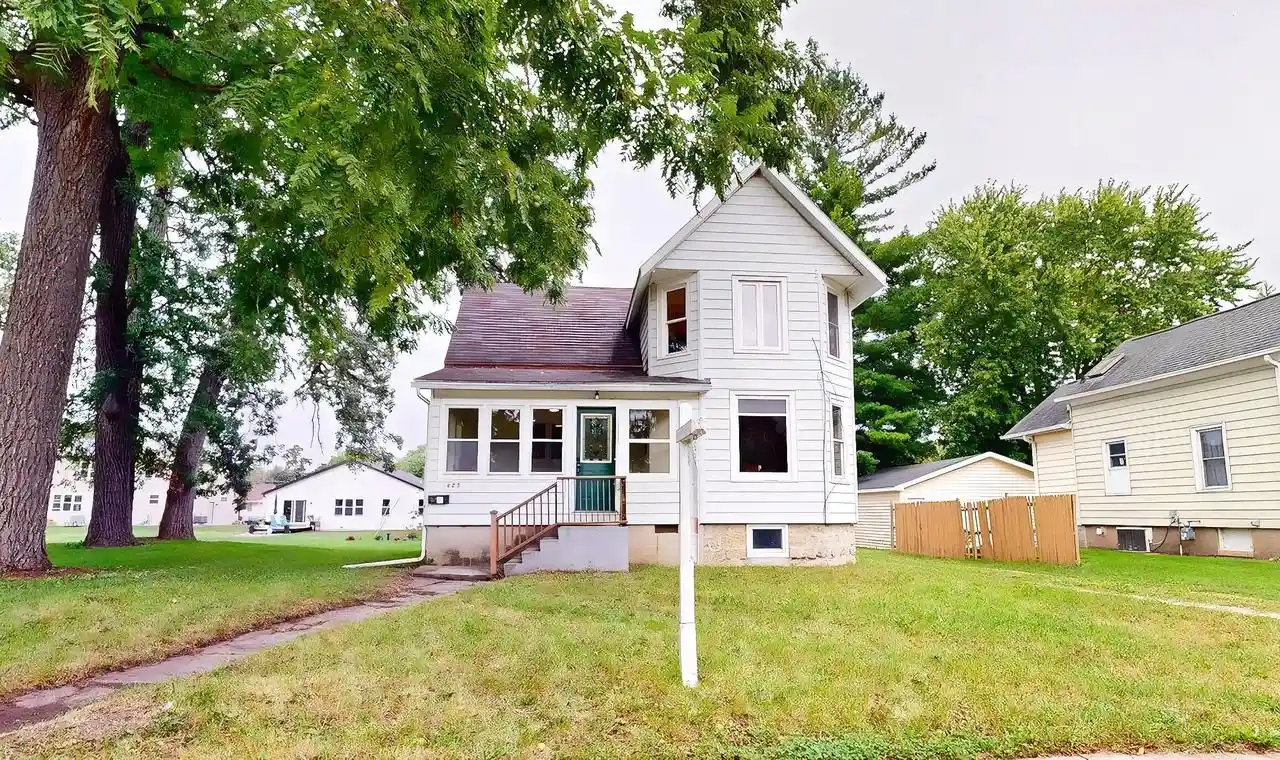 Photo 1 of Single family home for sale at 625 Grove St, Fort Atkinson, WI 53538 | MLS# 1979848 | Listing updated on 2026-09-17