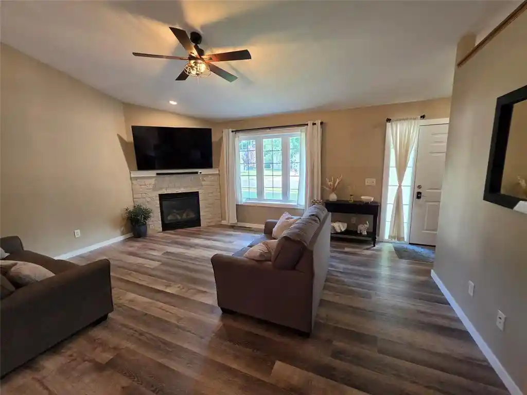 Photo 3 of Sale Pending at 4508 Springfield Dr, Eau Claire, WI 54701 | MLS# 1605006 | Listing updated on 2026-09-29